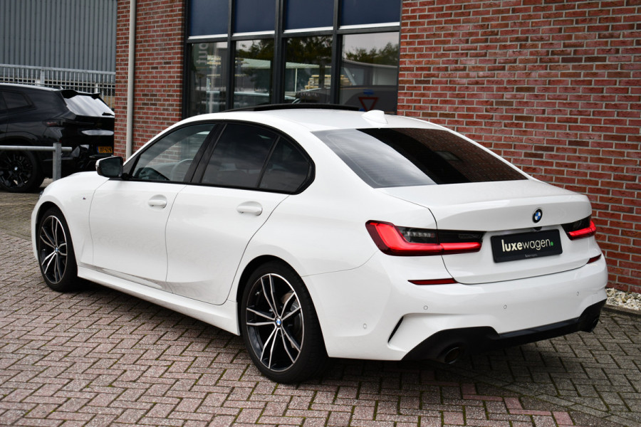BMW 3-serie 320i M-Sport Pano 19inch Laser HiFi Shadowline