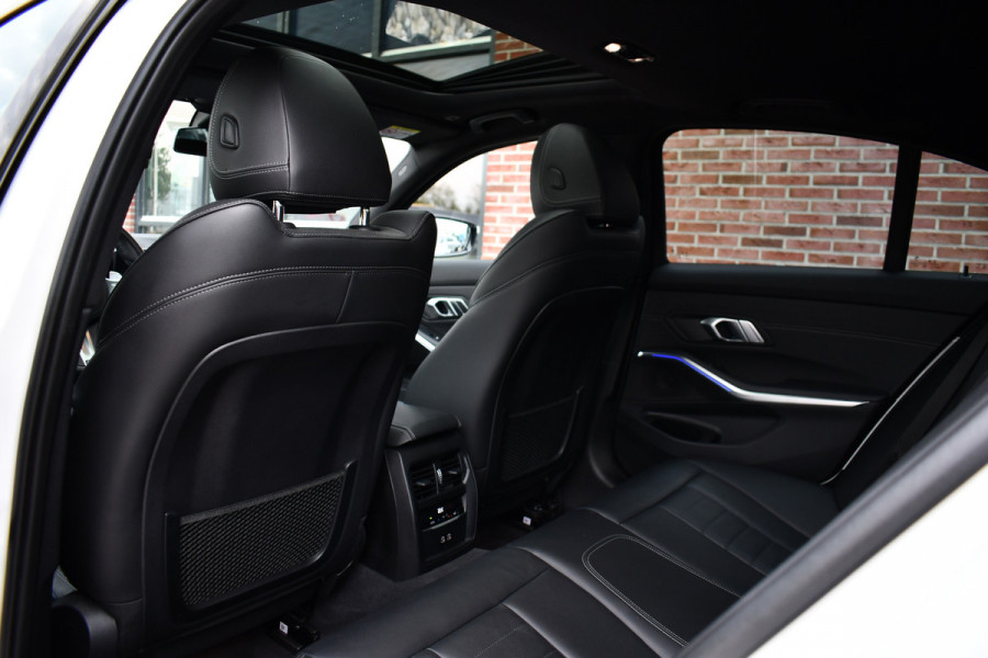 BMW 3-serie 320i M-Sport Pano 19inch Laser HiFi Shadowline