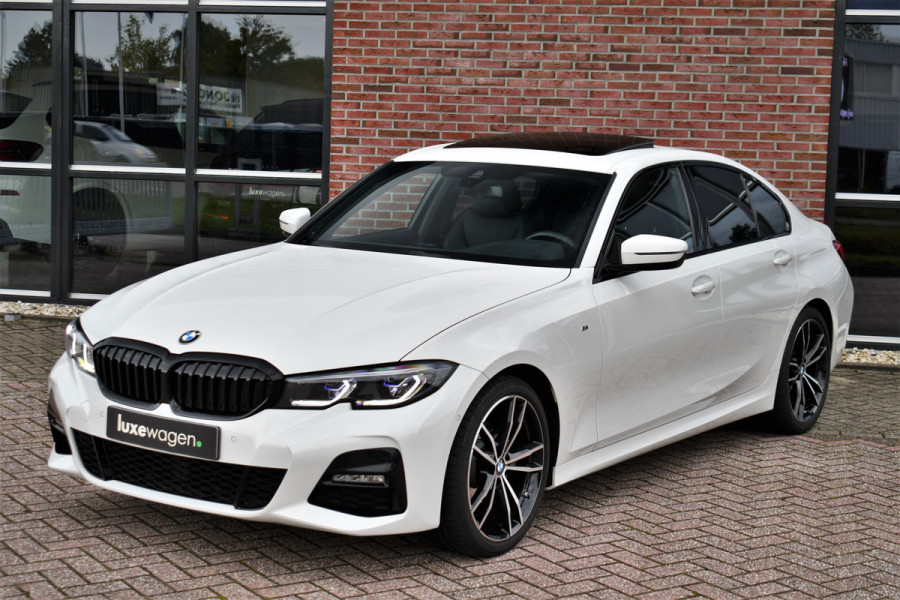 BMW 3-serie 320i M-Sport Pano 19inch Laser HiFi Shadowline