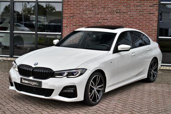 BMW 3-serie 320i M-Sport Pano 19inch Laser HiFi Shadowline