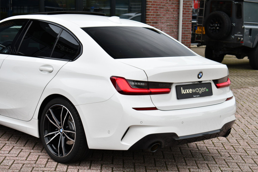 BMW 3-serie 320i M-Sport Pano 19inch Laser HiFi Shadowline
