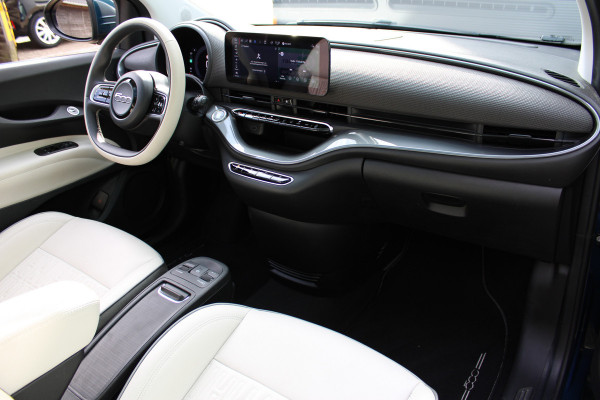 Fiat 500 3+1 La Prima 42 kWh | Leder | Camera | BLIS | Navigatie | Carplay