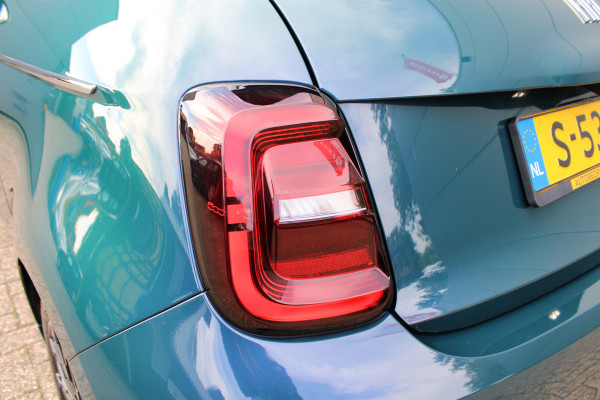 Fiat 500 3+1 La Prima 42 kWh | Leder | Camera | BLIS | Navigatie | Carplay