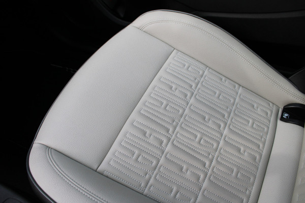 Fiat 500 3+1 La Prima 42 kWh | Leder | Camera | BLIS | Navigatie | Carplay