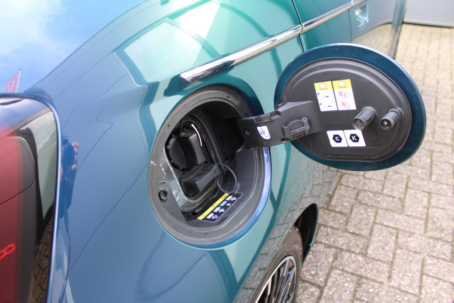 Fiat 500 3+1 La Prima 42 kWh | Leder | Camera | BLIS | Navigatie | Carplay