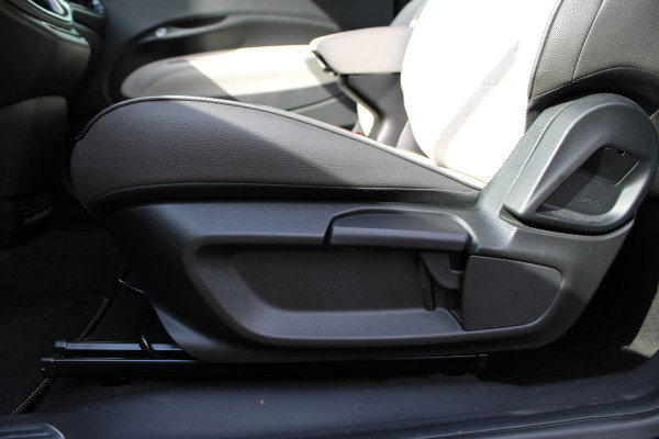 Fiat 500 3+1 La Prima 42 kWh | Leder | Camera | BLIS | Navigatie | Carplay