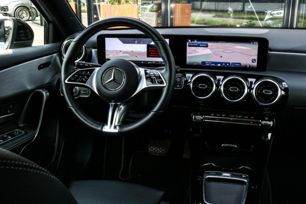 Mercedes-Benz A-Klasse 180 Luxury Line - MULTIBEAM LED - CAMERA - ACC - A180