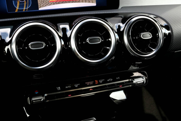 Mercedes-Benz A-Klasse 180 Luxury Line - MULTIBEAM LED - CAMERA - ACC - A180