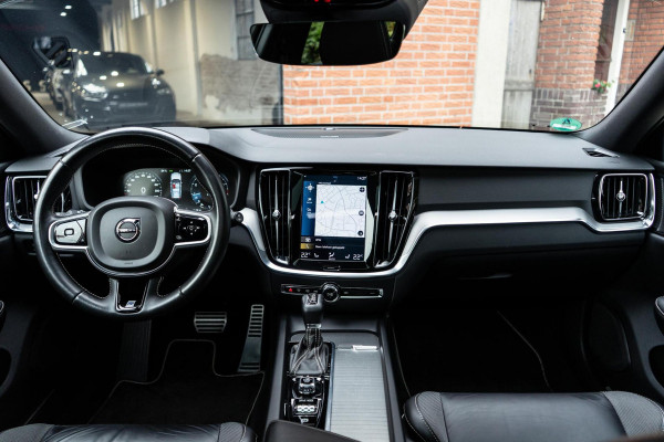 Volvo V60 2.0 T4 R-Design Pano / H&K / Memory