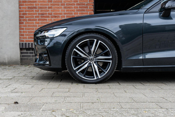Volvo V60 2.0 T4 R-Design Pano / H&K / Memory