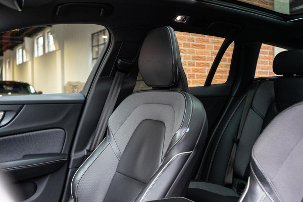 Volvo V60 2.0 T4 R-Design Pano / H&K / Memory