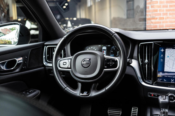 Volvo V60 2.0 T4 R-Design Pano / H&K / Memory