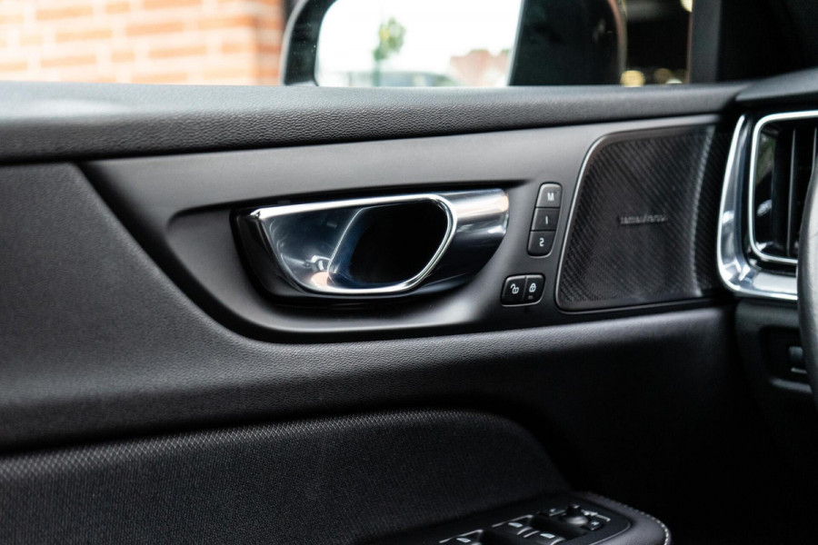 Volvo V60 2.0 T4 R-Design Pano / H&K / Memory