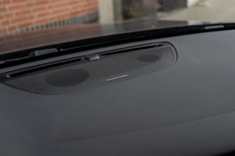 Volvo V60 2.0 T4 R-Design Pano / H&K / Memory