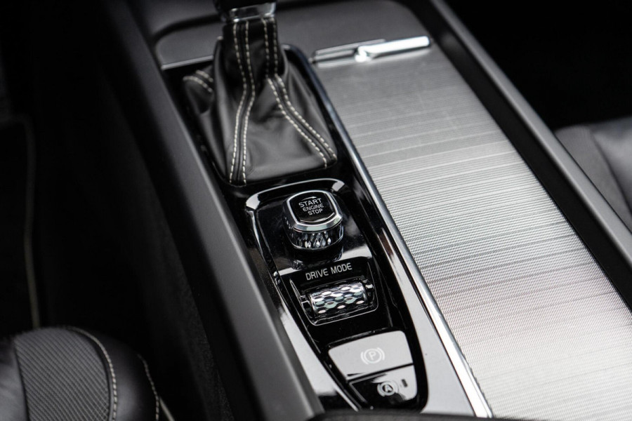 Volvo V60 2.0 T4 R-Design Pano / H&K / Memory