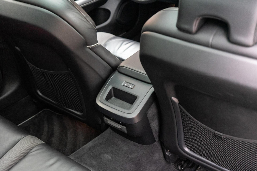 Volvo V60 2.0 T4 R-Design Pano / H&K / Memory