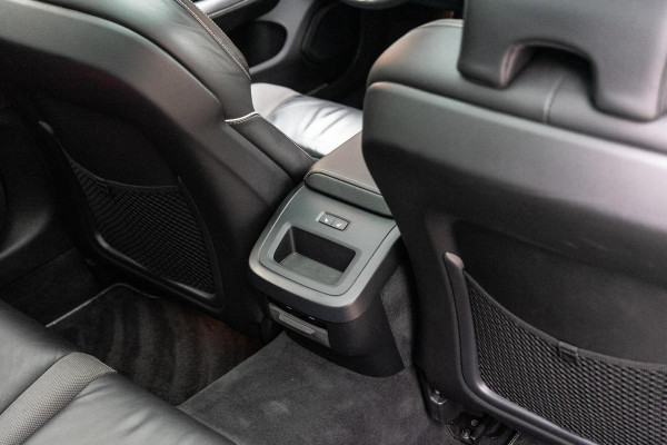 Volvo V60 2.0 T4 R-Design Pano / H&K / Memory