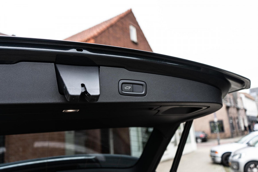 Volvo V60 2.0 T4 R-Design Pano / H&K / Memory