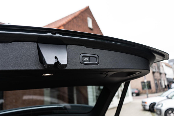 Volvo V60 2.0 T4 R-Design Pano / H&K / Memory