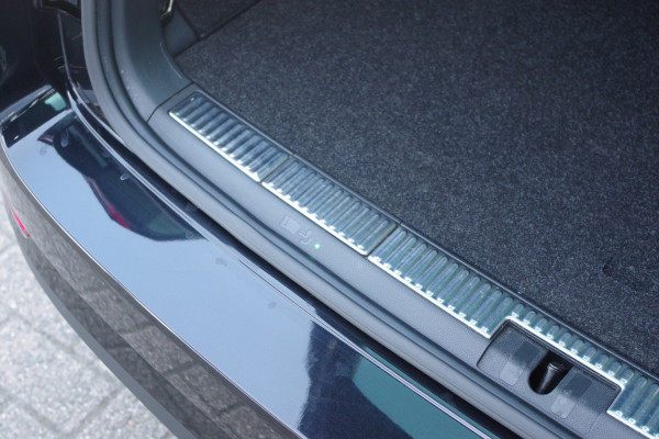Škoda Superb Combi 1.4 TSI iV Sportline Business 218 PK PHEV, Panoramadak, Trekhaak, Winterpakket