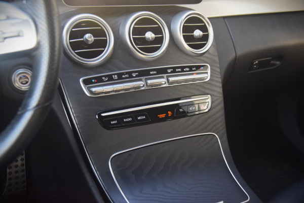 Mercedes-Benz C-Klasse 180 Business Solution AMG + Rijassistentiepakket/Digitaal instrumentenpaneel/APPLE CARPLAY