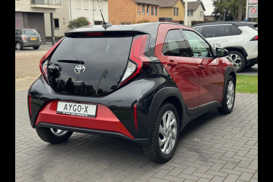 Toyota Aygo X 1.0 VVT-i Pulse Plus Bi-Tone | Keyless, Stoelverwarming, Apple CarPlay/Android Auto, Privacy glass