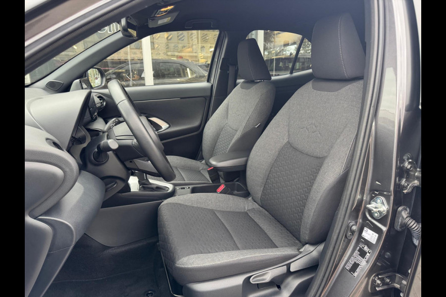Toyota Yaris Cross 1.5 Hybrid Dynamic Plus | Trekhaak, Dodehoekherkenning, Parkeersensoren, Stoelverwarming, Smart connect, 17 inch, Keyless, LED