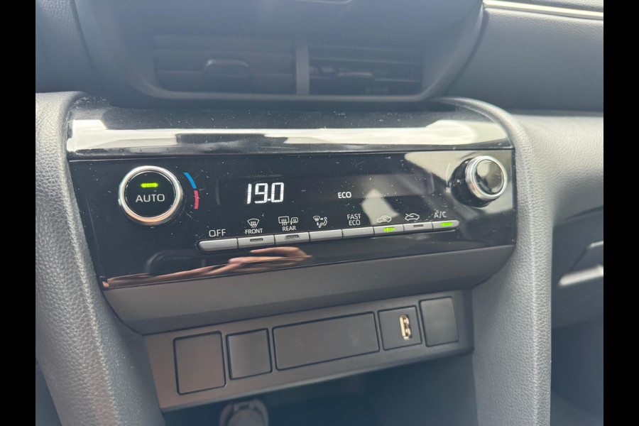 Toyota Yaris Cross 1.5 Hybrid Dynamic Plus | Trekhaak, Dodehoekherkenning, Parkeersensoren, Stoelverwarming, Smart connect, 17 inch, Keyless, LED