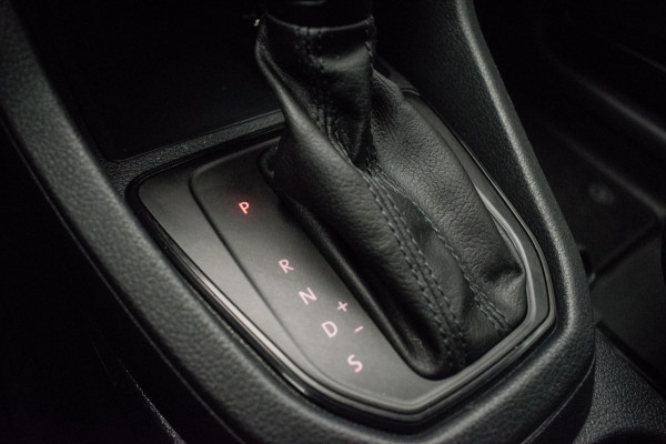 Volkswagen Caddy 2.0 TDI L1H1 BMT DSG ORG NL [ Carplay Vaste Wand ALUCA Nieuwe DB-Riem Parkeersensoren Cruise Control ]