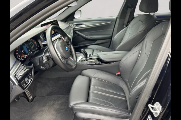 BMW 5 Serie Touring 530iA M-SPORT ** LASER, LEDER, NAVI+, PANORAMA, 20-INCH LMV, DRIV.ASS+ ** 1e eig - UNFALLFREI ** ** INFORMEER OOK NAAR ONZE AANTREKKELIJKE FINANCIAL-LEASE TARIEVEN **