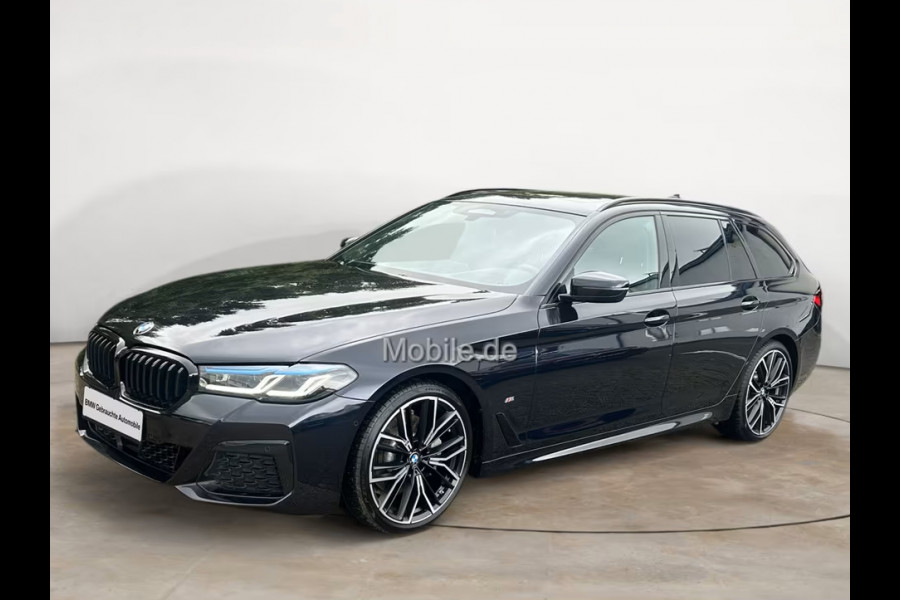 BMW 5 Serie Touring 530iA M-SPORT ** LASER, LEDER, NAVI+, PANORAMA, 20-INCH LMV, DRIV.ASS+ ** 1e eig - UNFALLFREI ** ** INFORMEER OOK NAAR ONZE AANTREKKELIJKE FINANCIAL-LEASE TARIEVEN **