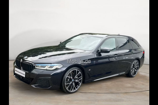 BMW 5 Serie Touring 530iA M-SPORT ** LASER, LEDER, NAVI+, PANORAMA, 20-INCH LMV, DRIV.ASS+ ** 1e eig - UNFALLFREI ** ** INFORMEER OOK NAAR ONZE AANTREKKELIJKE FINANCIAL-LEASE TARIEVEN **