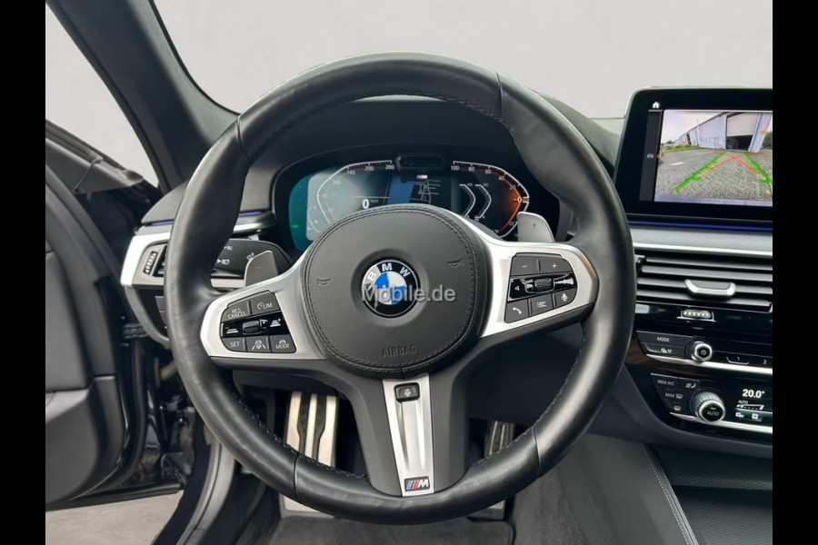 BMW 5 Serie Touring 530iA M-SPORT ** LASER, LEDER, NAVI+, PANORAMA, 20-INCH LMV, DRIV.ASS+ ** 1e eig - UNFALLFREI ** ** INFORMEER OOK NAAR ONZE AANTREKKELIJKE FINANCIAL-LEASE TARIEVEN **