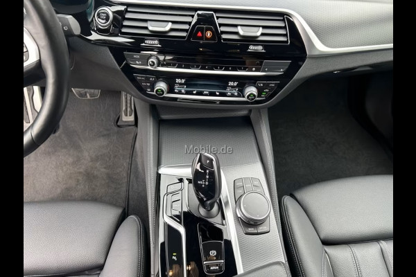 BMW 5 Serie Touring 530iA M-SPORT ** LASER, LEDER, NAVI+, PANORAMA, 20-INCH LMV, DRIV.ASS+ ** 1e eig - UNFALLFREI ** ** INFORMEER OOK NAAR ONZE AANTREKKELIJKE FINANCIAL-LEASE TARIEVEN **