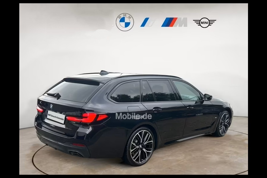 BMW 5 Serie Touring 530iA M-SPORT ** LASER, LEDER, NAVI+, PANORAMA, 20-INCH LMV, DRIV.ASS+ ** 1e eig - UNFALLFREI ** ** INFORMEER OOK NAAR ONZE AANTREKKELIJKE FINANCIAL-LEASE TARIEVEN **