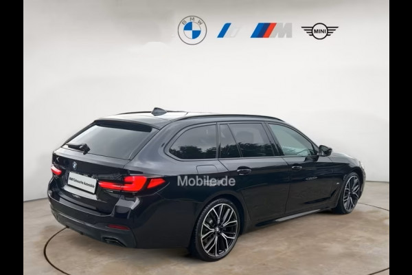 BMW 5 Serie Touring 530iA M-SPORT ** LASER, LEDER, NAVI+, PANORAMA, 20-INCH LMV, DRIV.ASS+ ** 1e eig - UNFALLFREI ** ** INFORMEER OOK NAAR ONZE AANTREKKELIJKE FINANCIAL-LEASE TARIEVEN **