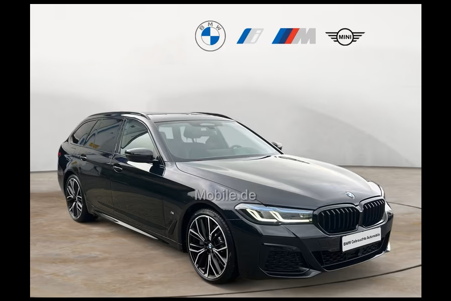 BMW 5 Serie Touring 530iA M-SPORT ** LASER, LEDER, NAVI+, PANORAMA, 20-INCH LMV, DRIV.ASS+ ** 1e eig - UNFALLFREI ** ** INFORMEER OOK NAAR ONZE AANTREKKELIJKE FINANCIAL-LEASE TARIEVEN **