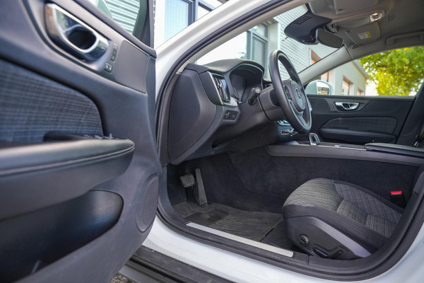 Volvo V60 Cross Country 2.0 B5 AWD Pro Adaptieve Cruise Keyless Memory 18''LM
