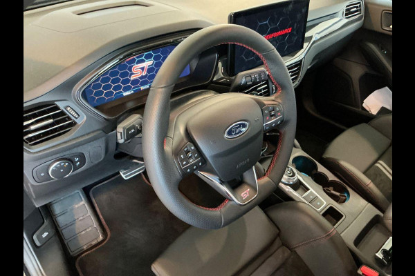 Ford Focus 2.3 EcoBoost ST-3 | 280pk Automaat |  Performance Pack | AGR-stoelen | Winter Pack | Adaptive cruise control | Head up Display | Camera