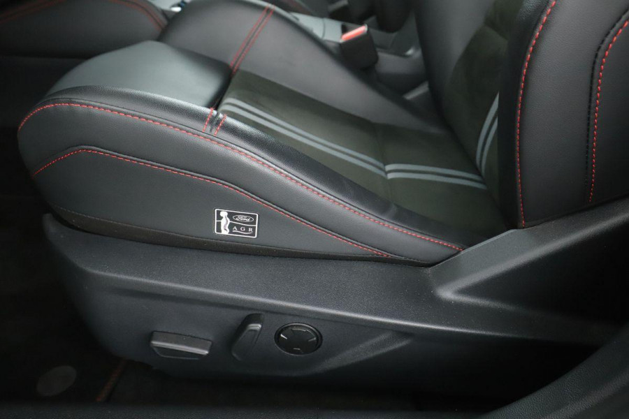 Ford Focus 2.3 EcoBoost ST-3 | 280pk Automaat |  Performance Pack | AGR-stoelen | Winter Pack | Adaptive cruise control | Head up Display | Camera