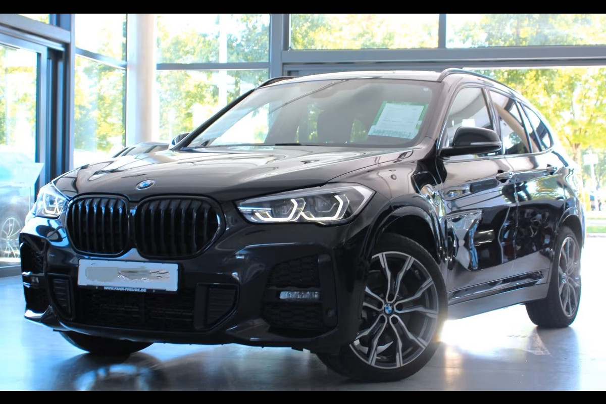 BMW X1 xDrive25e M-SPORT ** LED, NAVI+, PANORAMA, 19-inch LMV, SHADOW-LINE ** UNFALLFREI - Vol.Dealer Onderh.** ** INFORMEER OOK NAAR ONZE AANTREKKELIJKE FINANCIAL-LEASE TARIEVEN **
