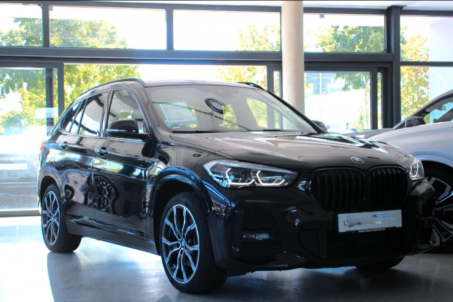 BMW X1 xDrive25e M-SPORT ** LED, NAVI+, PANORAMA, 19-inch LMV, SHADOW-LINE ** UNFALLFREI - Vol.Dealer Onderh.** ** INFORMEER OOK NAAR ONZE AANTREKKELIJKE FINANCIAL-LEASE TARIEVEN **