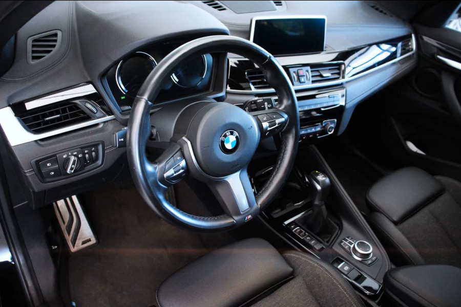 BMW X1 xDrive25e M-SPORT ** LED, NAVI+, PANORAMA, 19-inch LMV, SHADOW-LINE ** UNFALLFREI - Vol.Dealer Onderh.** ** INFORMEER OOK NAAR ONZE AANTREKKELIJKE FINANCIAL-LEASE TARIEVEN **