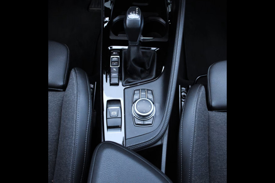 BMW X1 xDrive25e M-SPORT ** LED, NAVI+, PANORAMA, 19-inch LMV, SHADOW-LINE ** UNFALLFREI - Vol.Dealer Onderh.** ** INFORMEER OOK NAAR ONZE AANTREKKELIJKE FINANCIAL-LEASE TARIEVEN **