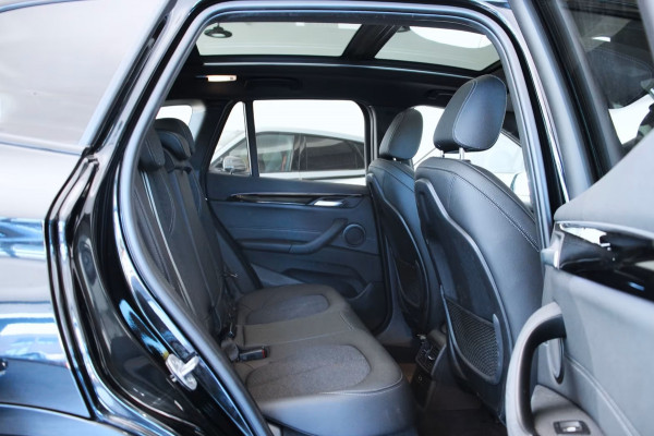 BMW X1 xDrive25e M-SPORT ** LED, NAVI+, PANORAMA, 19-inch LMV, SHADOW-LINE ** UNFALLFREI - Vol.Dealer Onderh.** ** INFORMEER OOK NAAR ONZE AANTREKKELIJKE FINANCIAL-LEASE TARIEVEN **