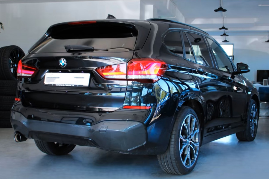 BMW X1 xDrive25e M-SPORT ** LED, NAVI+, PANORAMA, 19-inch LMV, SHADOW-LINE ** UNFALLFREI - Vol.Dealer Onderh.** ** INFORMEER OOK NAAR ONZE AANTREKKELIJKE FINANCIAL-LEASE TARIEVEN **