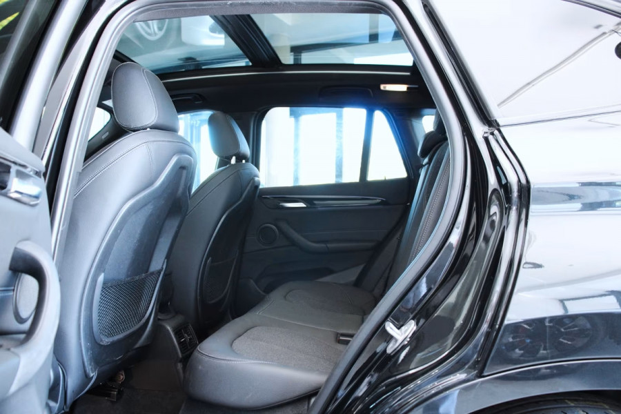 BMW X1 xDrive25e M-SPORT ** LED, NAVI+, PANORAMA, 19-inch LMV, SHADOW-LINE ** UNFALLFREI - Vol.Dealer Onderh.** ** INFORMEER OOK NAAR ONZE AANTREKKELIJKE FINANCIAL-LEASE TARIEVEN **