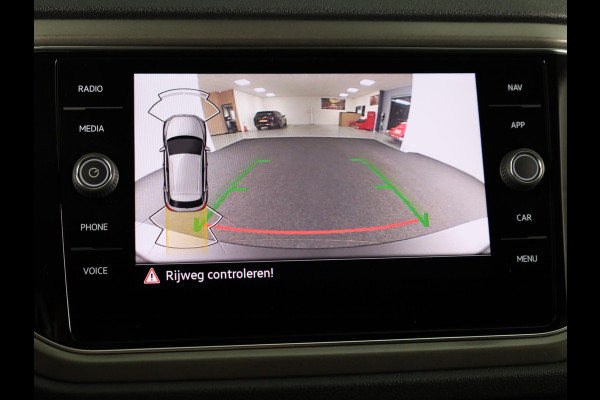 Volkswagen T-Roc 1.5 TSI Sport 150 PK DSG | Navigatie | Lederen bekleding | Parkeercamera | Keyless entry |
