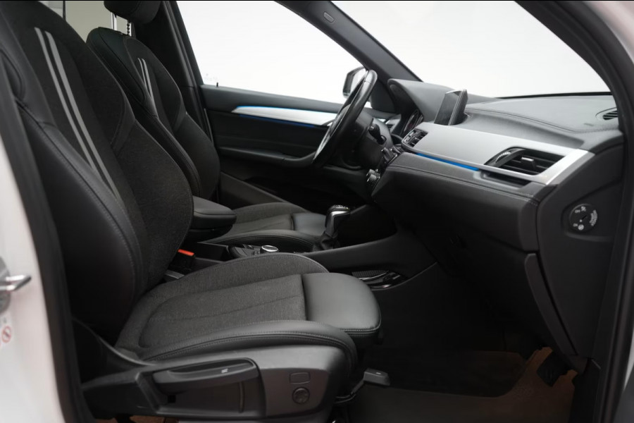 BMW X1 xDrive25e M-SPORT ** LED, NAVI+, PANORAMA, 19-inch LMV, TREKH, PRIVACY ** UNFALLFREI - Vol.Dealer Onderh.** ** INFORMEER OOK NAAR ONZE AANTREKKELIJKE FINANCIAL-LEASE TARIEVEN **