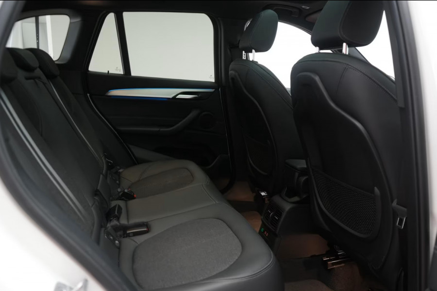 BMW X1 xDrive25e M-SPORT ** LED, NAVI+, PANORAMA, 19-inch LMV, TREKH, PRIVACY ** UNFALLFREI - Vol.Dealer Onderh.** ** INFORMEER OOK NAAR ONZE AANTREKKELIJKE FINANCIAL-LEASE TARIEVEN **